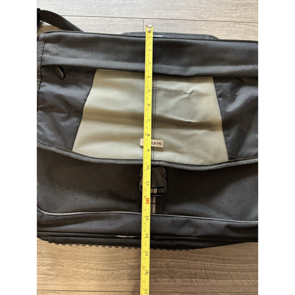 Targus 17” Blacktop Deluxe‎ Laptop Case w/ Dome Protection Softside Brief Case - Picture 8 of 9